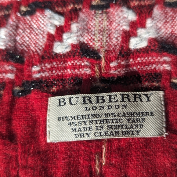 Red Burberry scarf - Picture 3 of 3